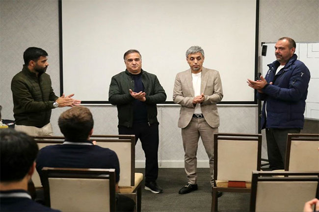 معارفه سیروس دینمحمدی در جمع استقلالیها (عکس) - مگا ورزش معارفه سیروس دینمحمدی در جمع استقلالیها (عکس)