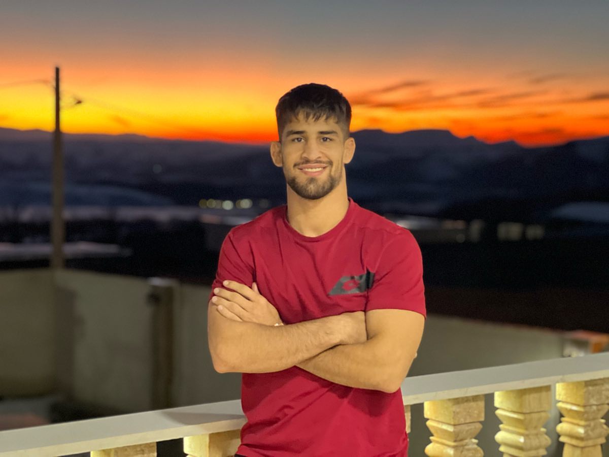 Younes Emami wallpaper 4k