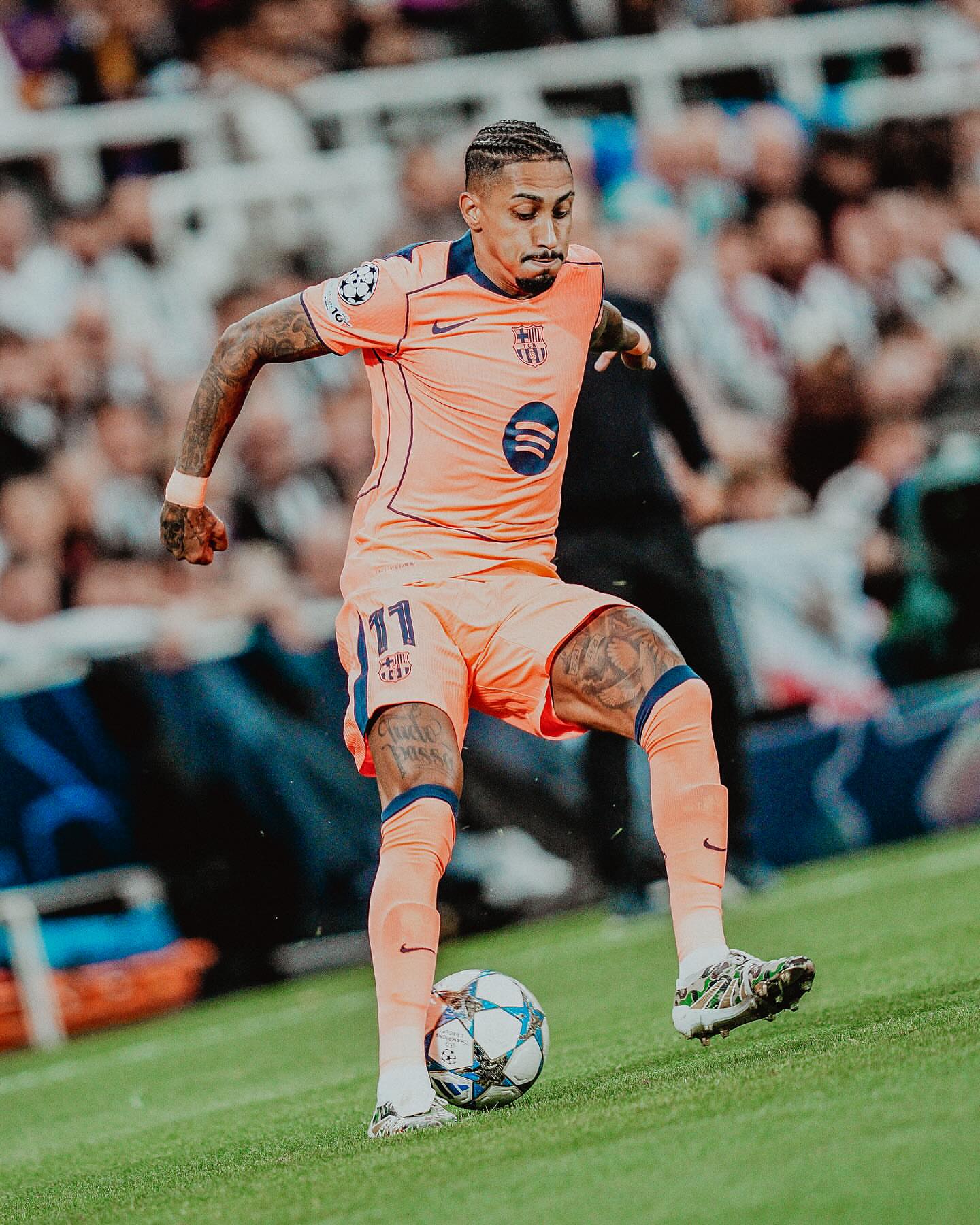 والپیپر رافینیا فوتبالی 2025 