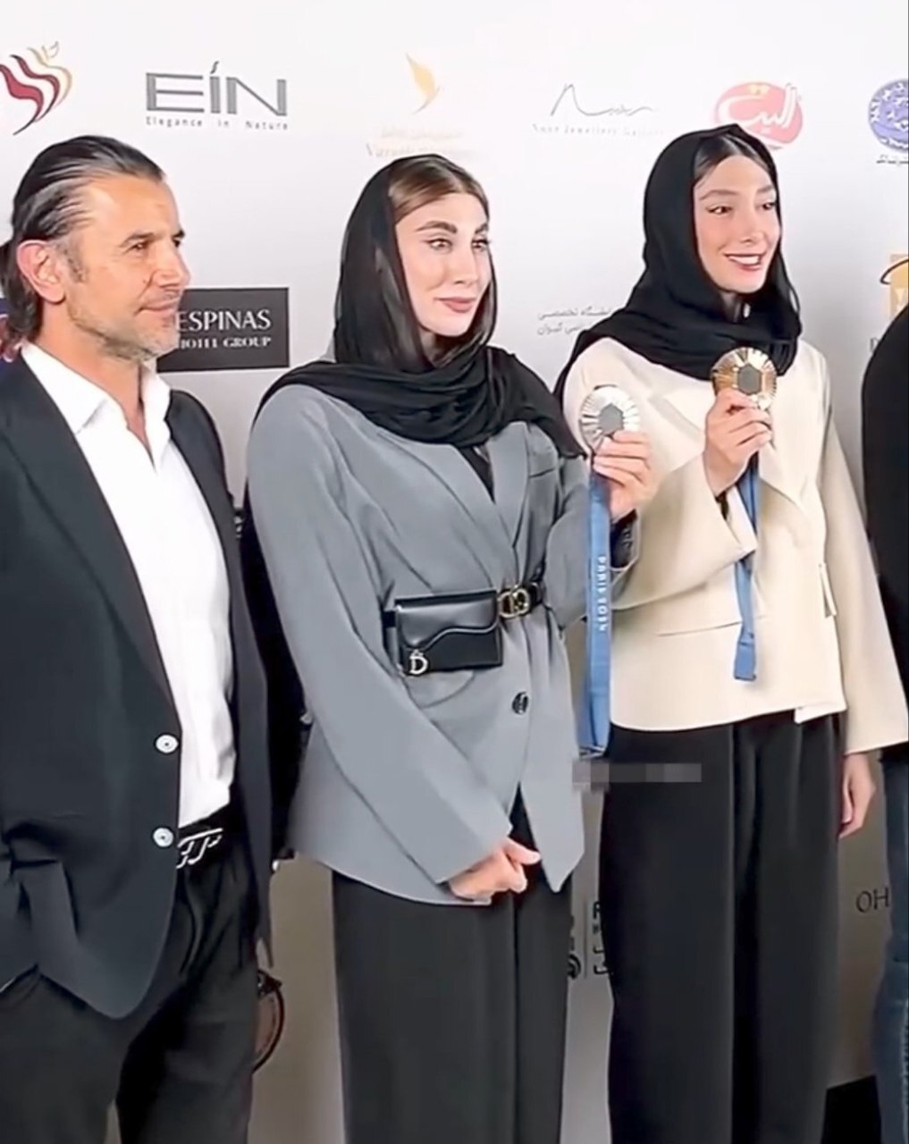 مبینا نعمت زاده والپیپر