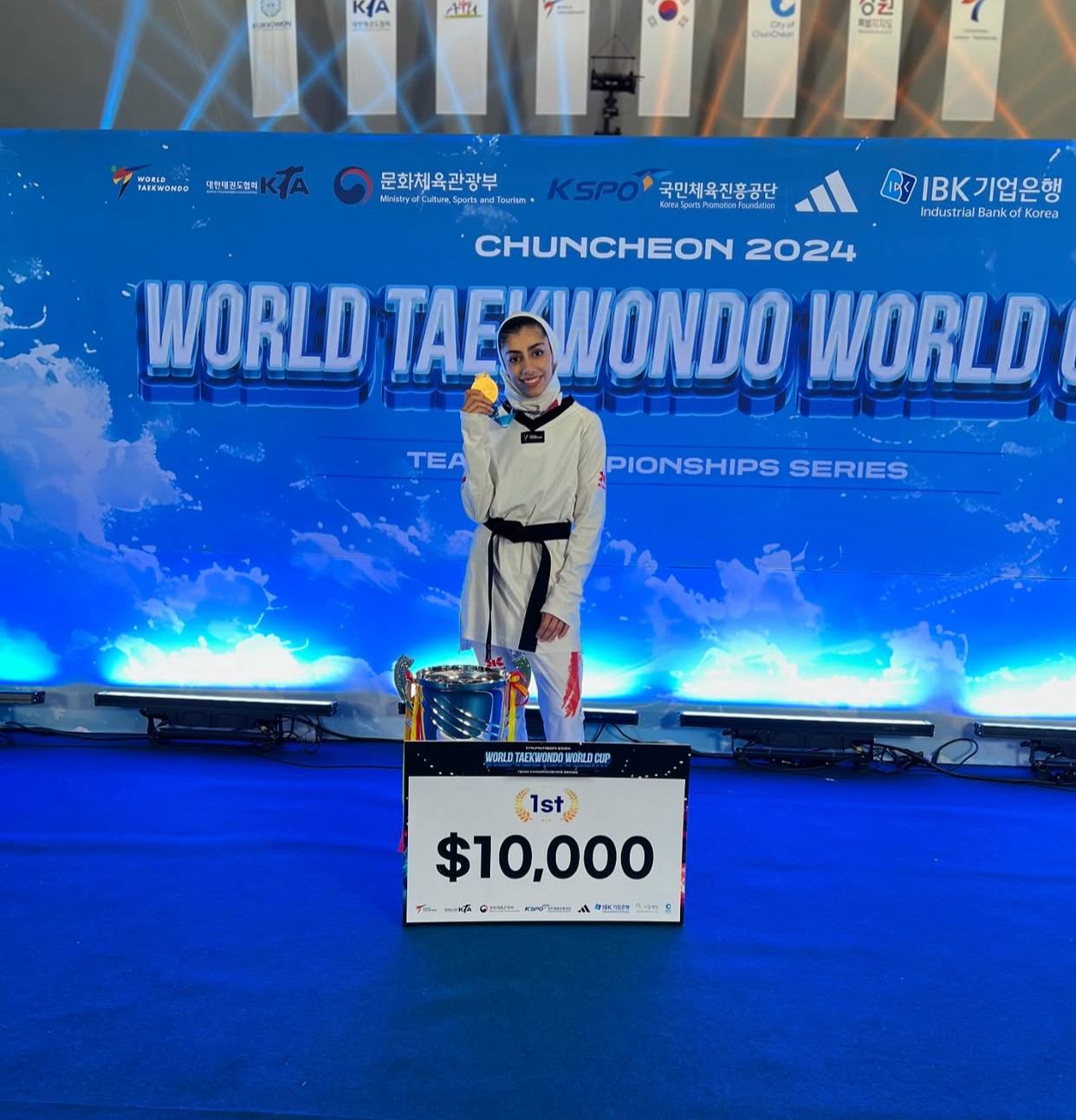 عکس مهلا مومن زاده