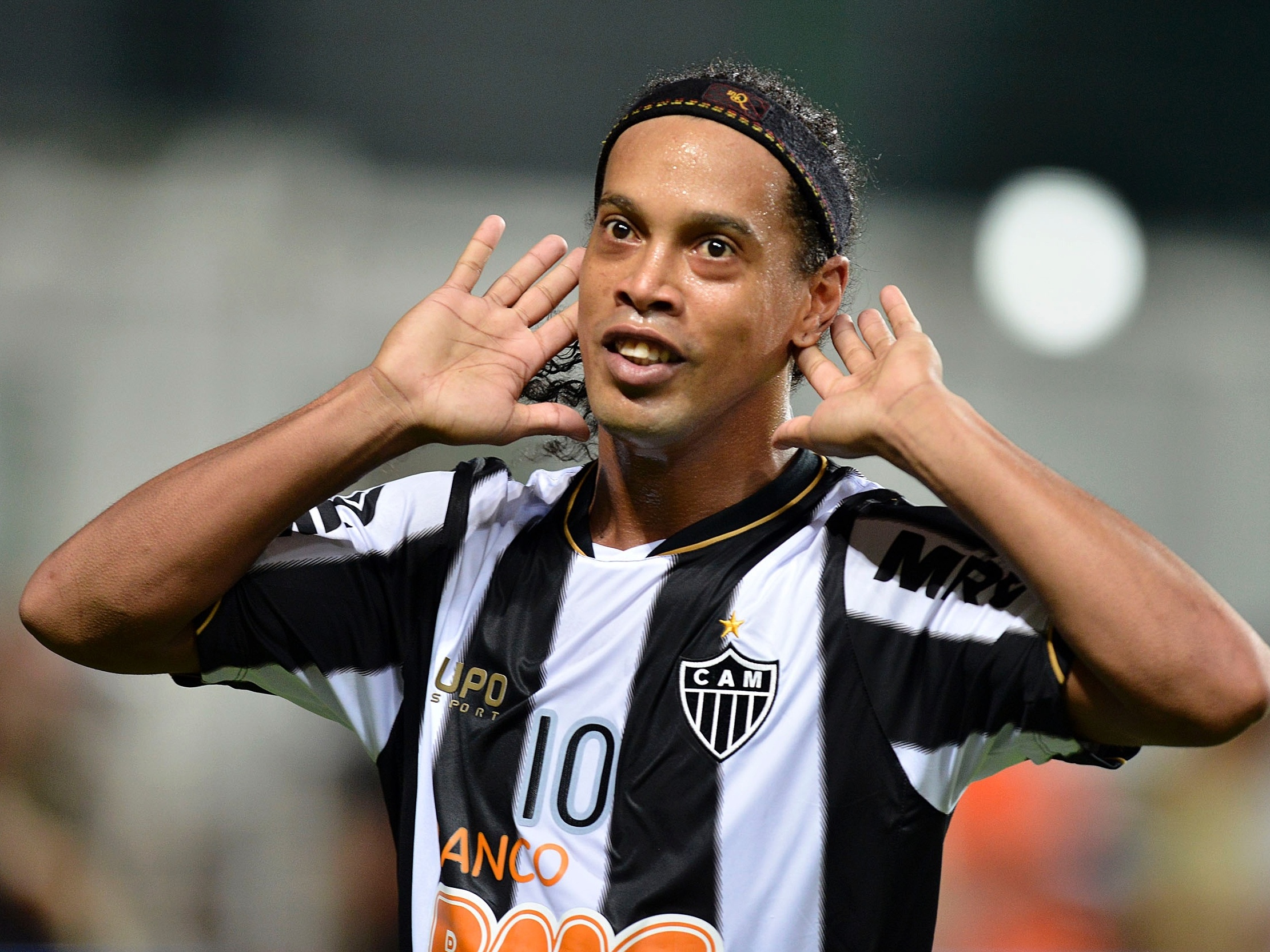۵. رونالدینیو (Ronaldinho)