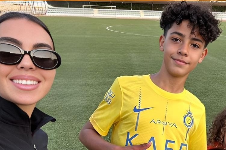 کریستیانو جونیور و مادرش کریستیانو جونیور و مادرش