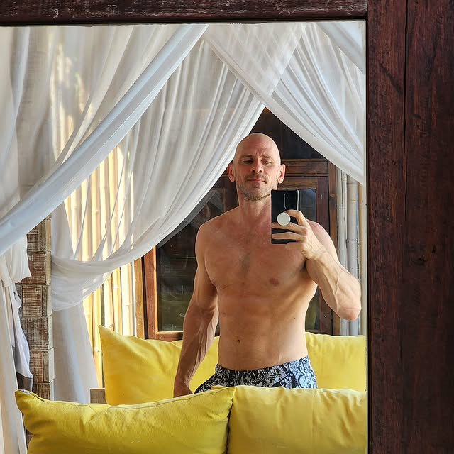 سکس جانی سینز