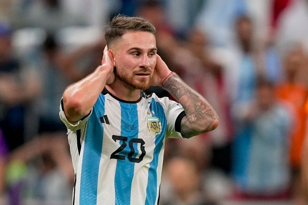 مک آلیستر در آرژانتین عکس