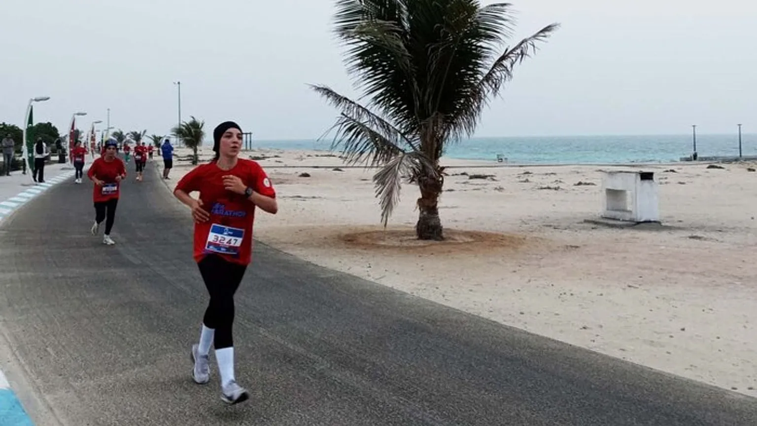 دستگیری مسئولان ماراتن کیش به خاطر پوشش دستگیری مسئولان ماراتن کیش به خاطر پوشش