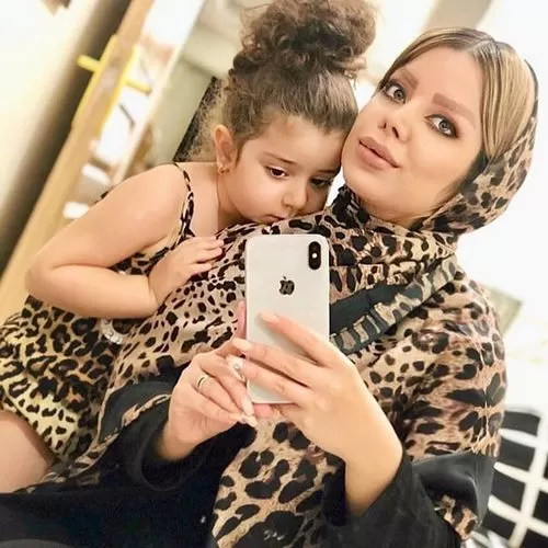 الهام حسینی و دخترش