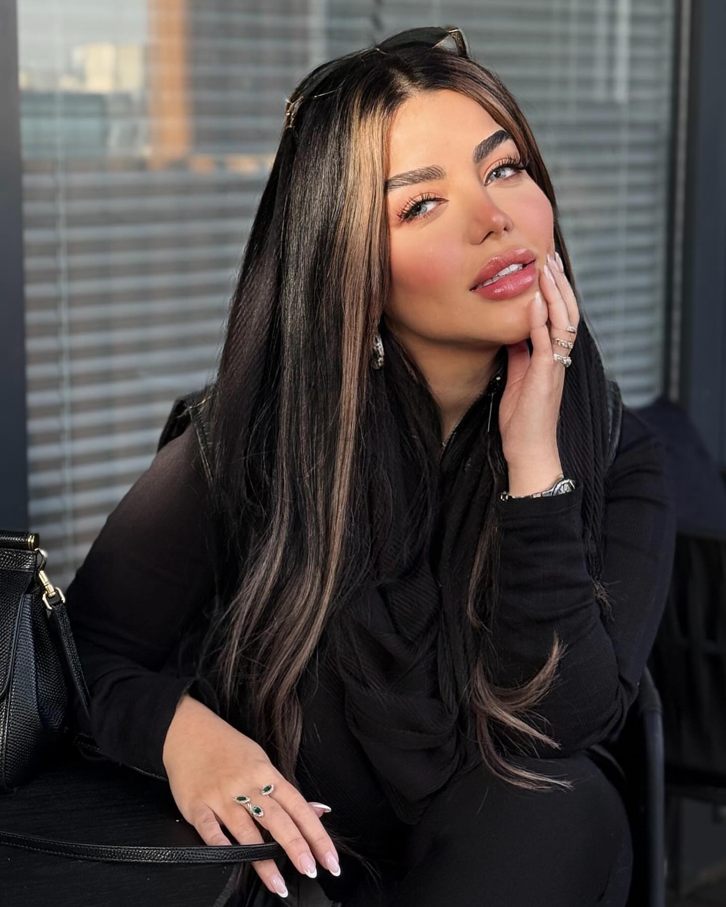 الهام حسینی بلاگر قبل از عمل