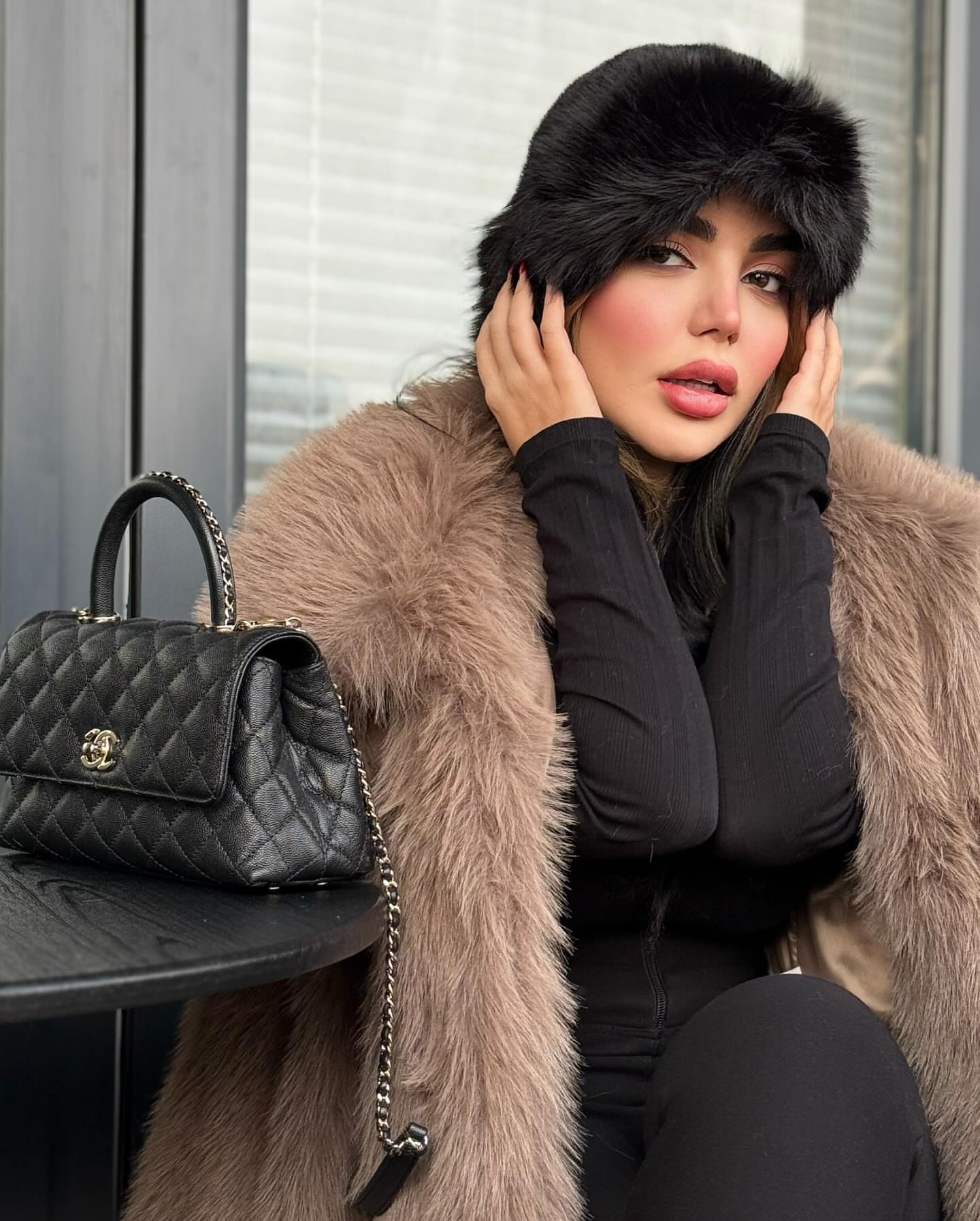 الهام حسینی و همسرش