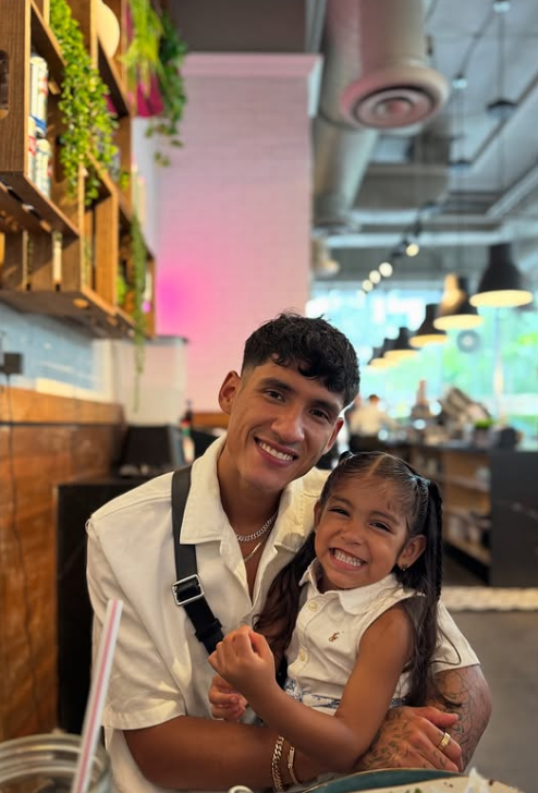 اوریل آنتونا فوتبالیست